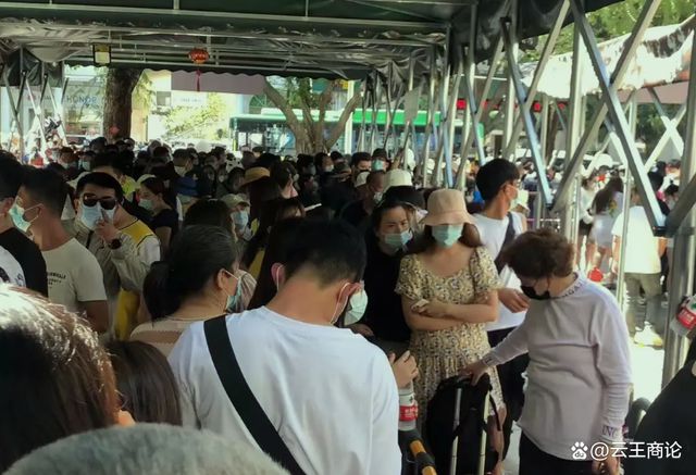滞留三亚游客:千元酒店住7天,有人担心孩子赶不上开学