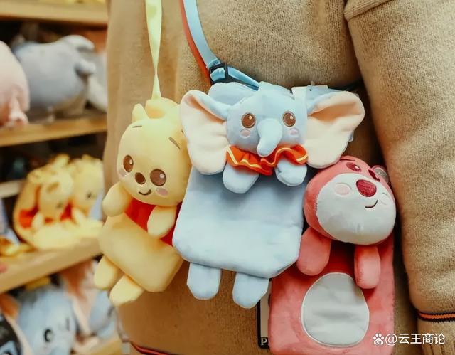 名创优品自认日本公司?把旗袍娃娃称日本艺伎,店内不许放中文歌