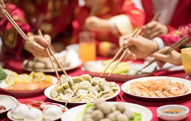 北大教授提议立法取消年夜饭,理由是西方没有,到底是何居心?