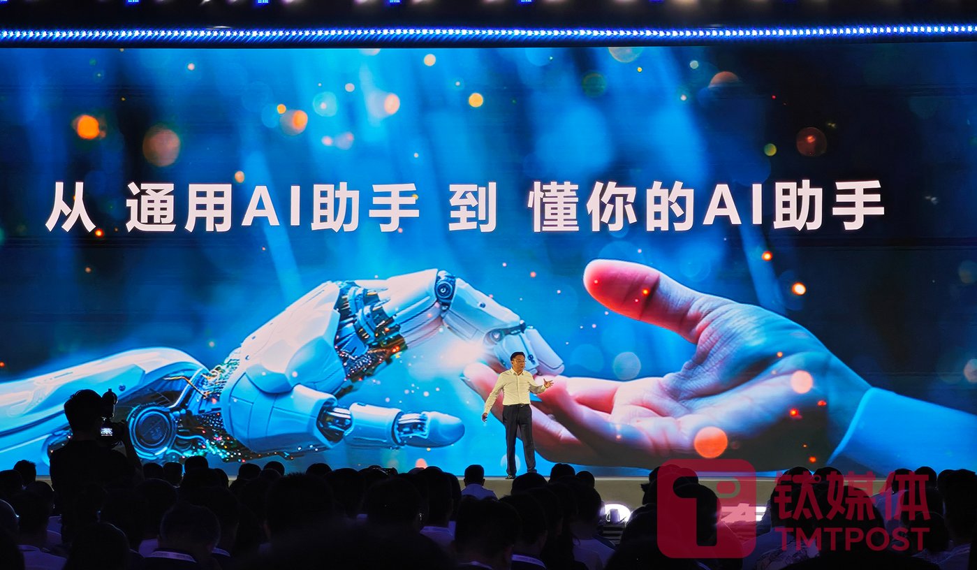 国产大模型下半场打响,星火究竟如何应用落地?|钛媒体AGI