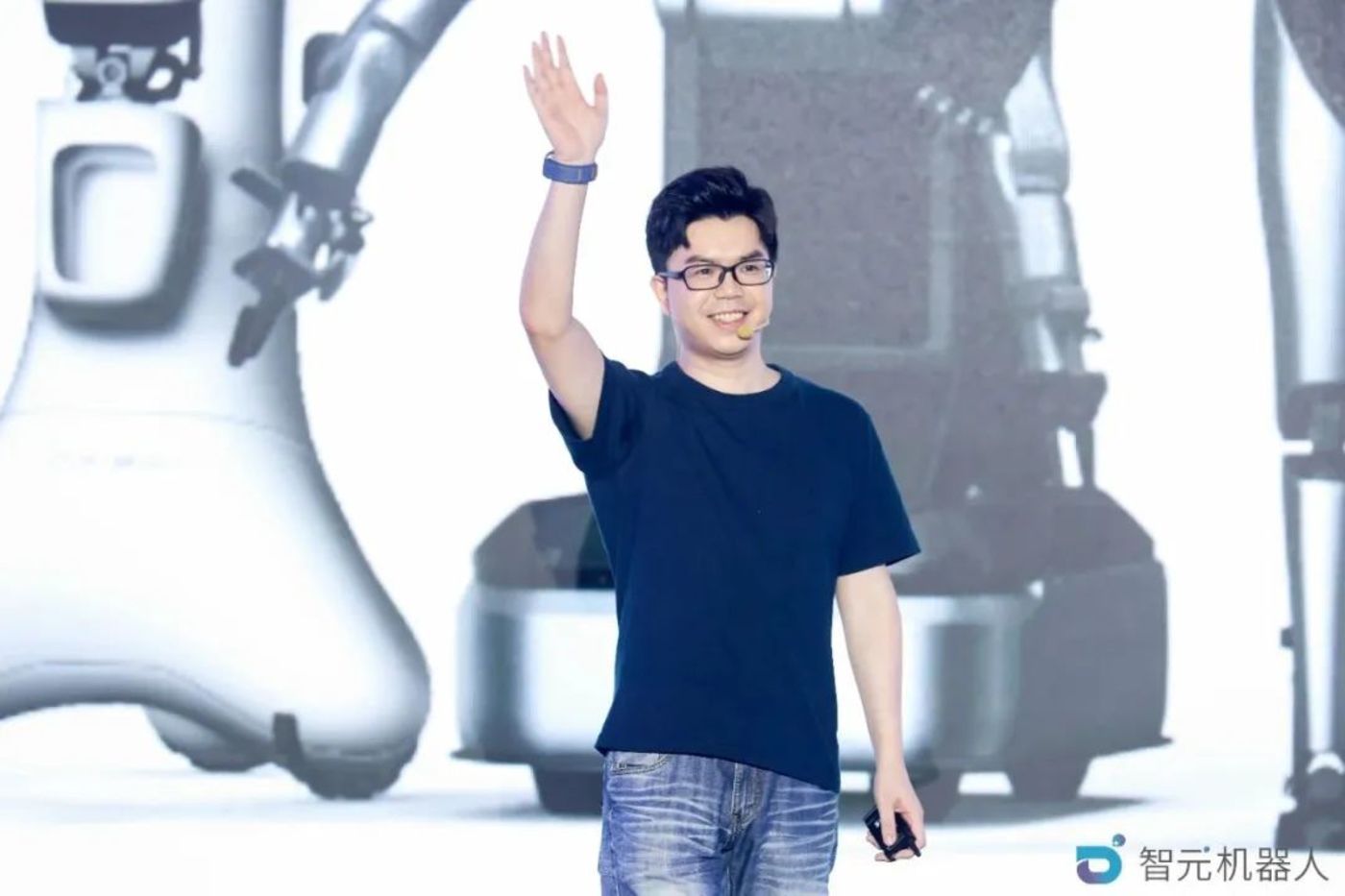 AI技术大佬们离职创业：资本「加冕」下，能否登上理想高地？