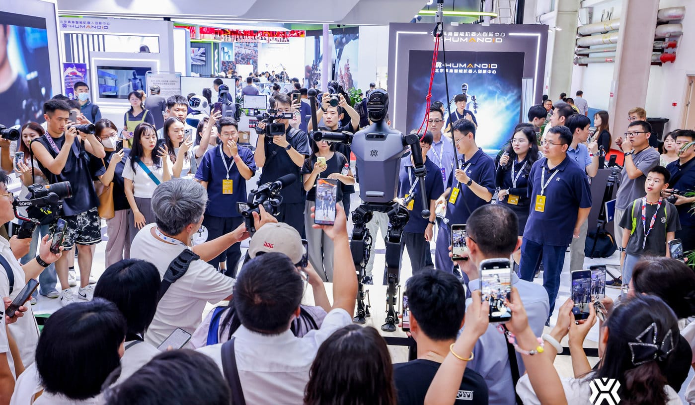 AI机器人产业观察：27款人形机器人扎堆斗艳，但规模量产和通用能力仍是行业挑战｜金桂财经AGI