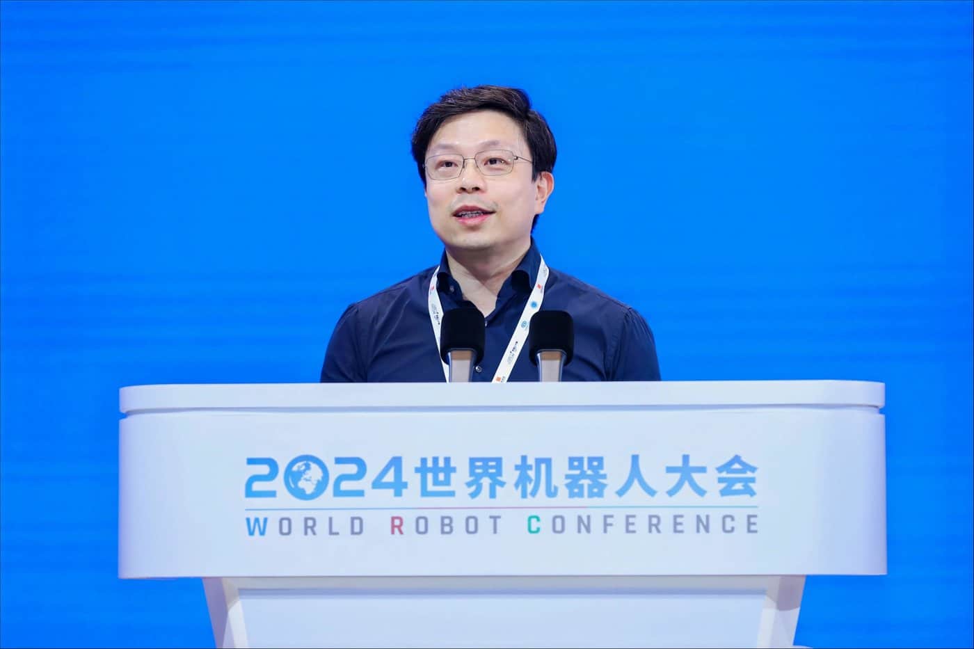 对话香港科技大学教授贾佳亚：AI大模型的巨大缺陷是没有人格和悲喜｜金桂财经AGI