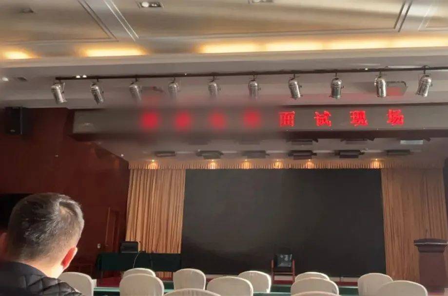 「高端就业」骗局：那些被中介忽悠「内推」的受害者