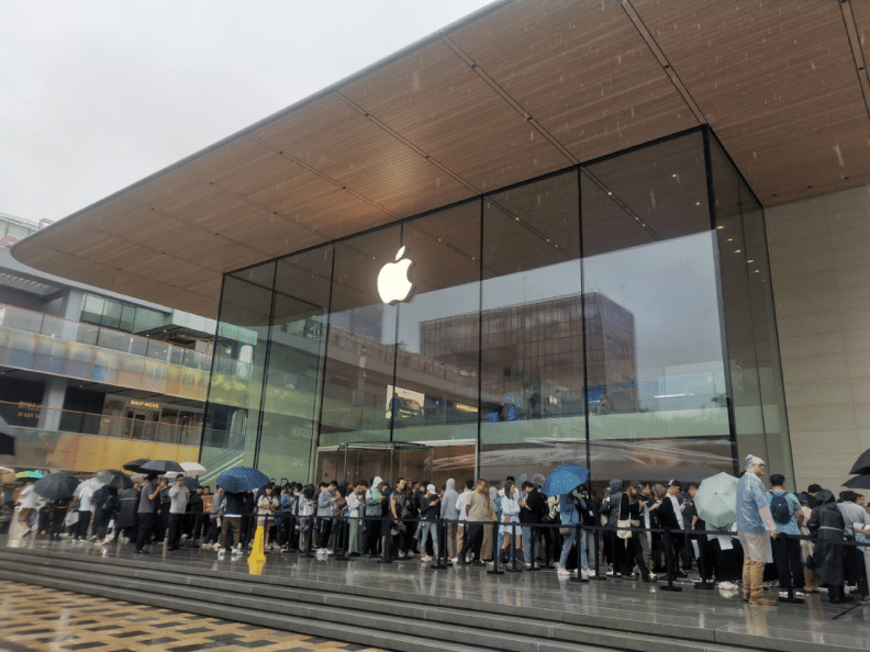 AI太香，iPhone水货复兴