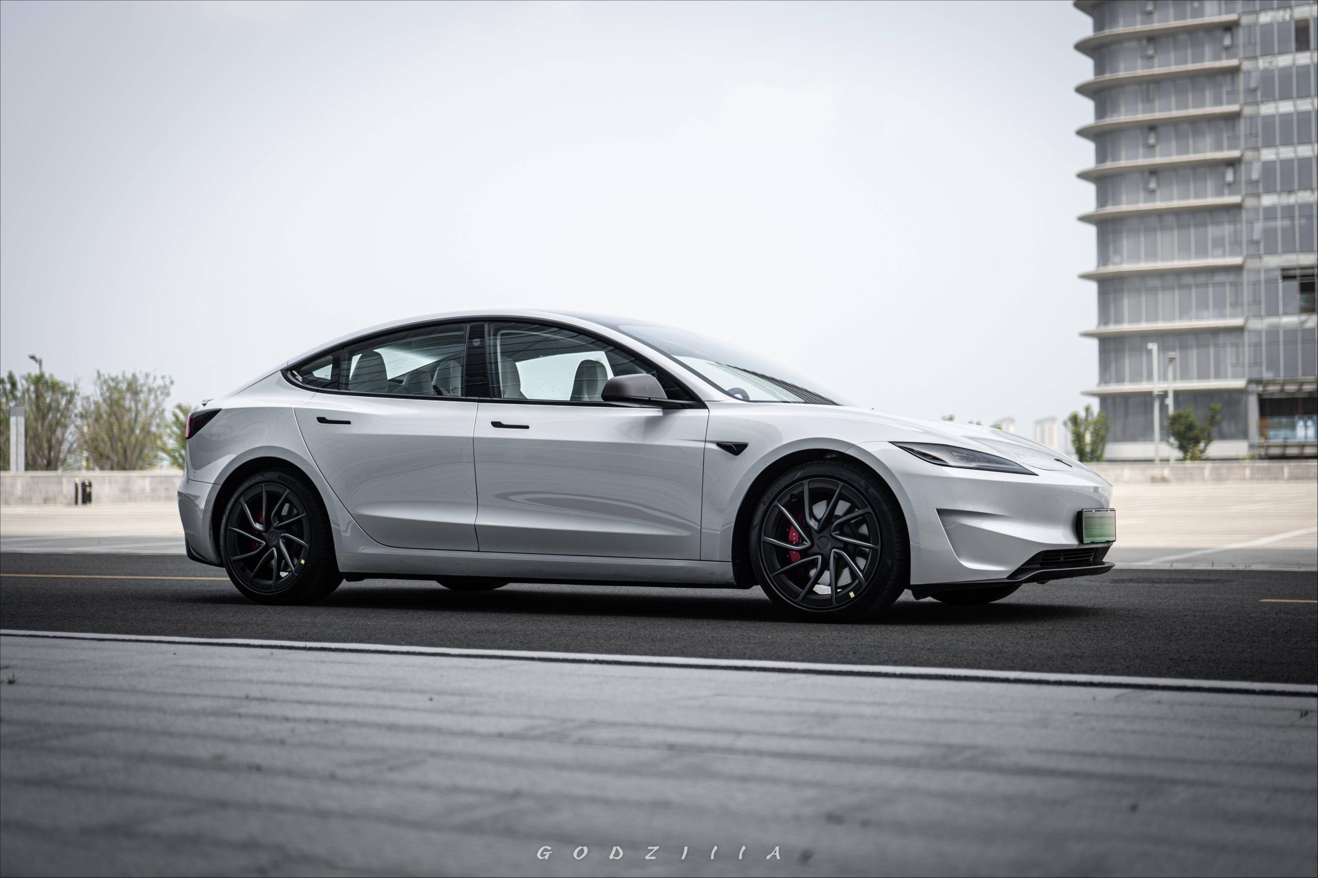 EU Reported to Trim Proposed EV Tariffs on Tesla and Geely