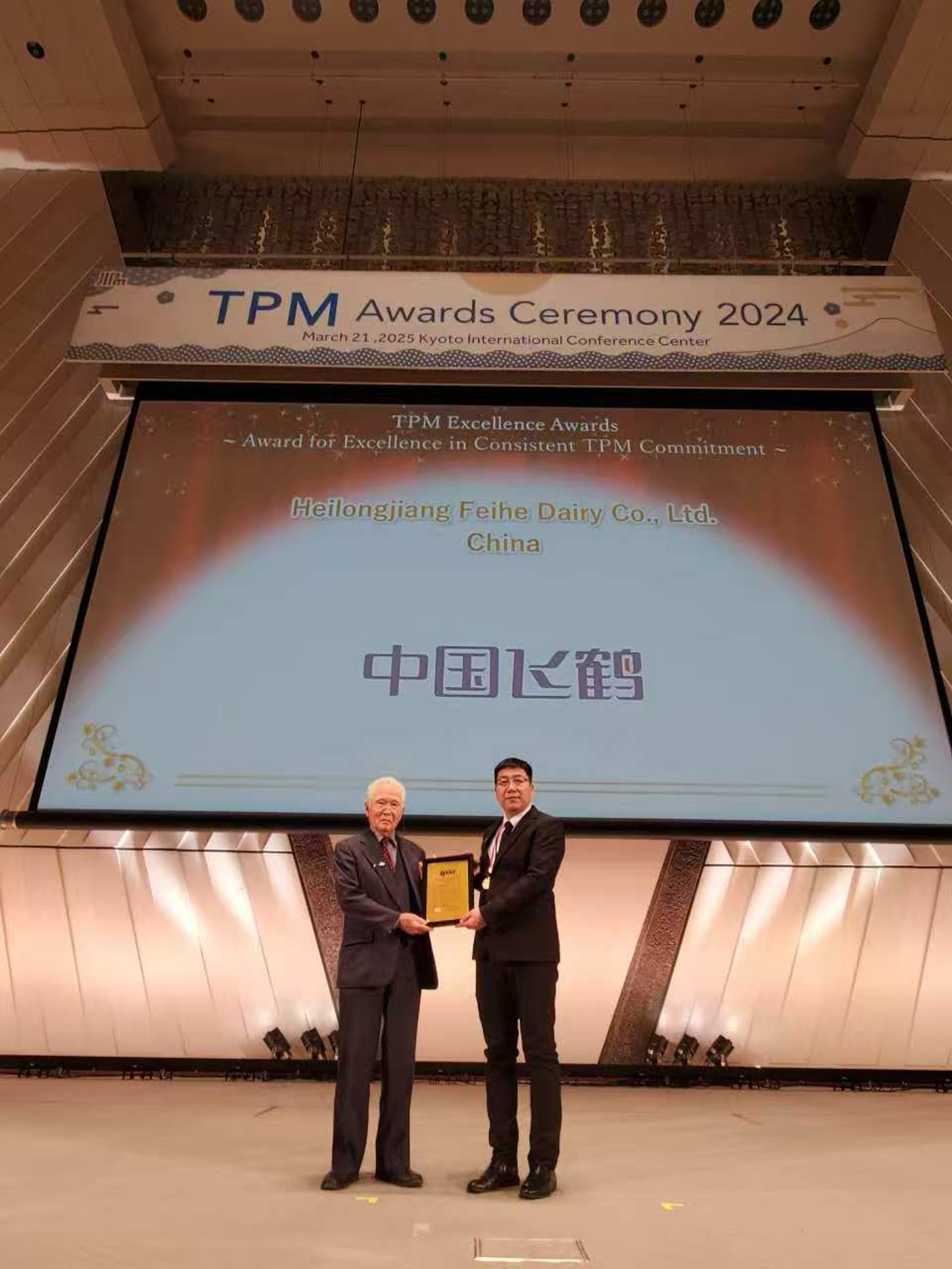 谁在重新定义「世界级工厂」？中国乳业的全球突围赛