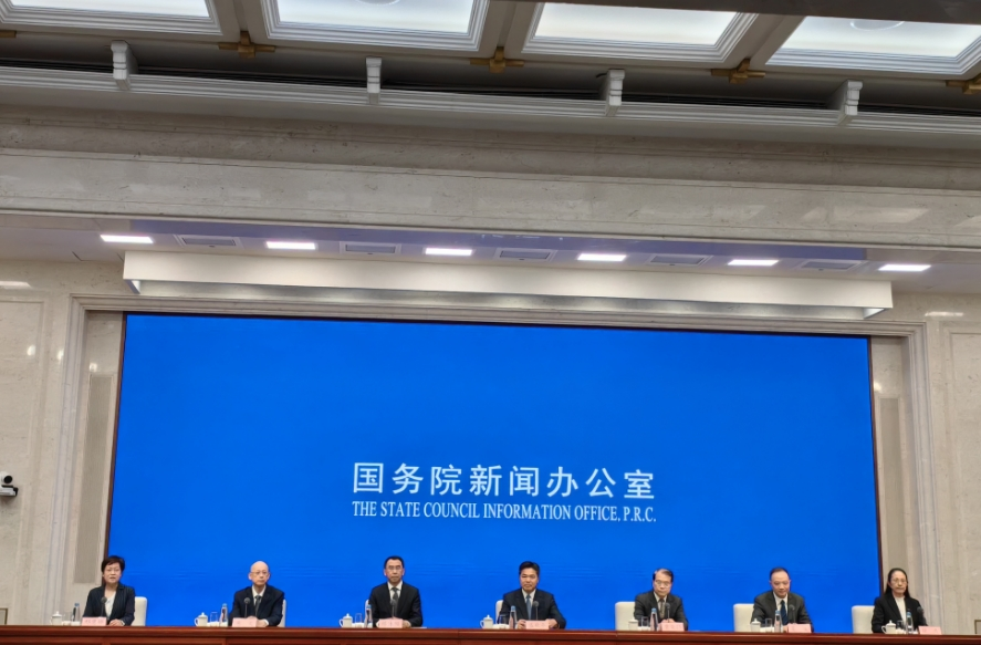 商务部：鼓励各地在境外旅客聚集地增设退税商店，离境退税起退点下调至200元