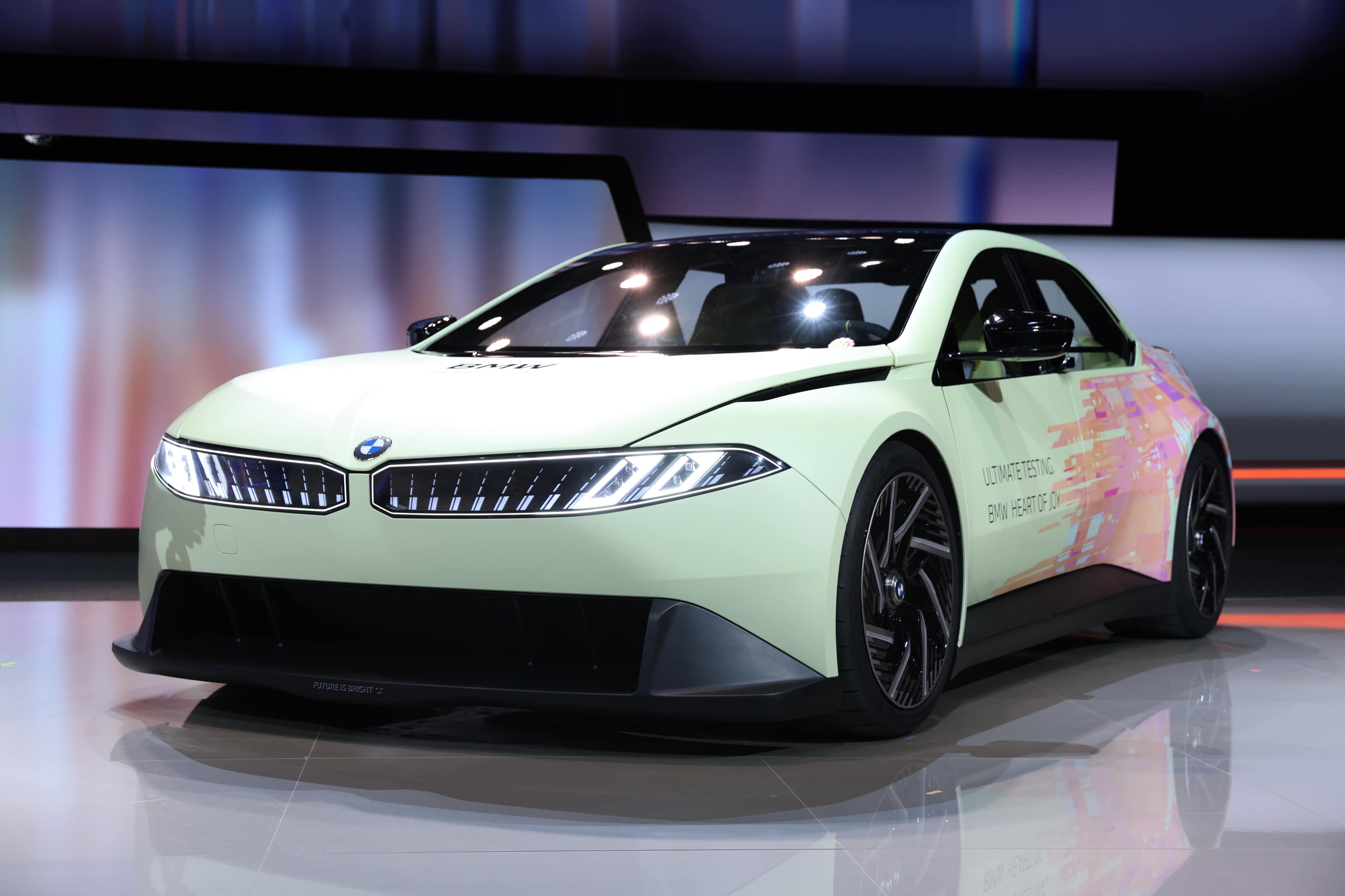 车展速递丨BMW新世代驾趣概念车首次亮相 齐普策：DeepSeek今年内「上车」在售新车型