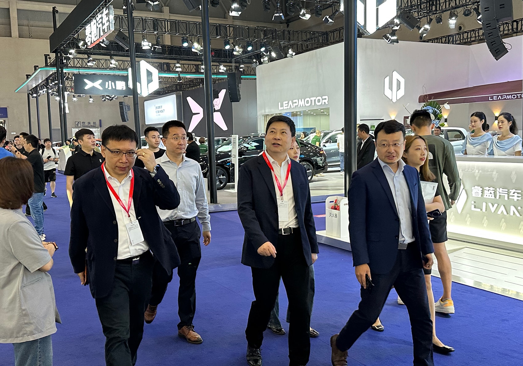 华为牵手上汽！余承东发声：尚界首款车将「大爆」，上汽准备好足够产能