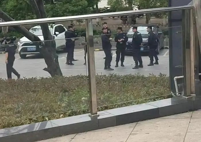 员工在公司猝死，猿辅导最新回应：是一位二十六七岁的男性！曾因管理严苛、加班时间长被曝光