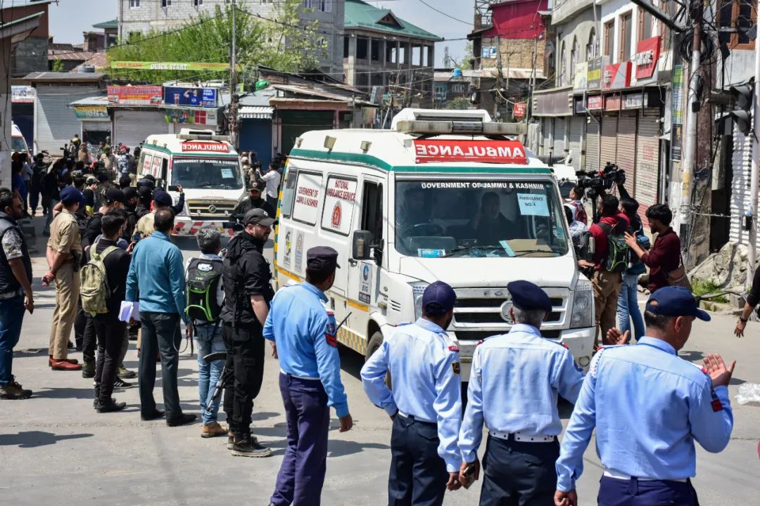 突发，局势升级！巴基斯坦反击印度：关闭领空，暂停贸易！莫迪紧急回国，印度加码：吊销所有巴公民签证