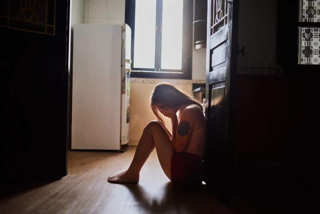 女总监遭老板性侵后患上PTSD，老板被判刑，她被公司开除！最新裁决：公司支付其113万元，并继续履行劳动合同