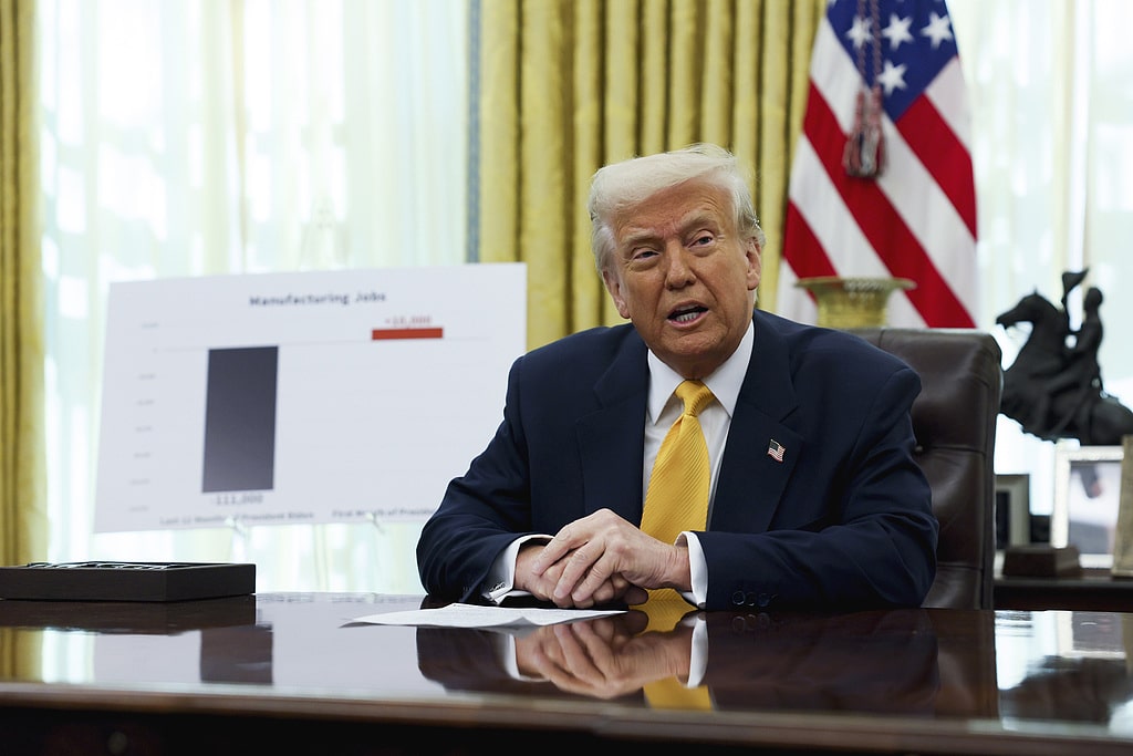 一夜之间，「特朗普」涨超21%！美舆论质疑特朗普阵营公然操控股市牟利