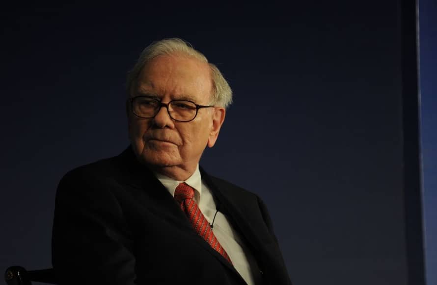 3300多亿美元现金储备创纪录， 「股神」掌舵伯克希尔迎60年转折点，巴菲特股东大会四大悬念待解