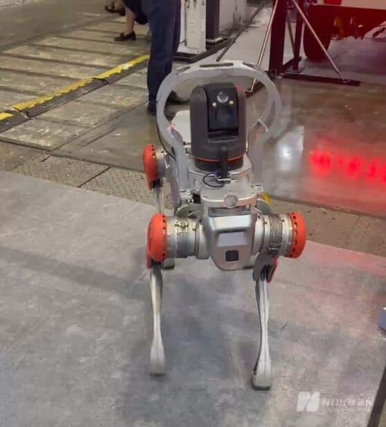 深度丨这场机器人展会上，宇树科技坐在角落