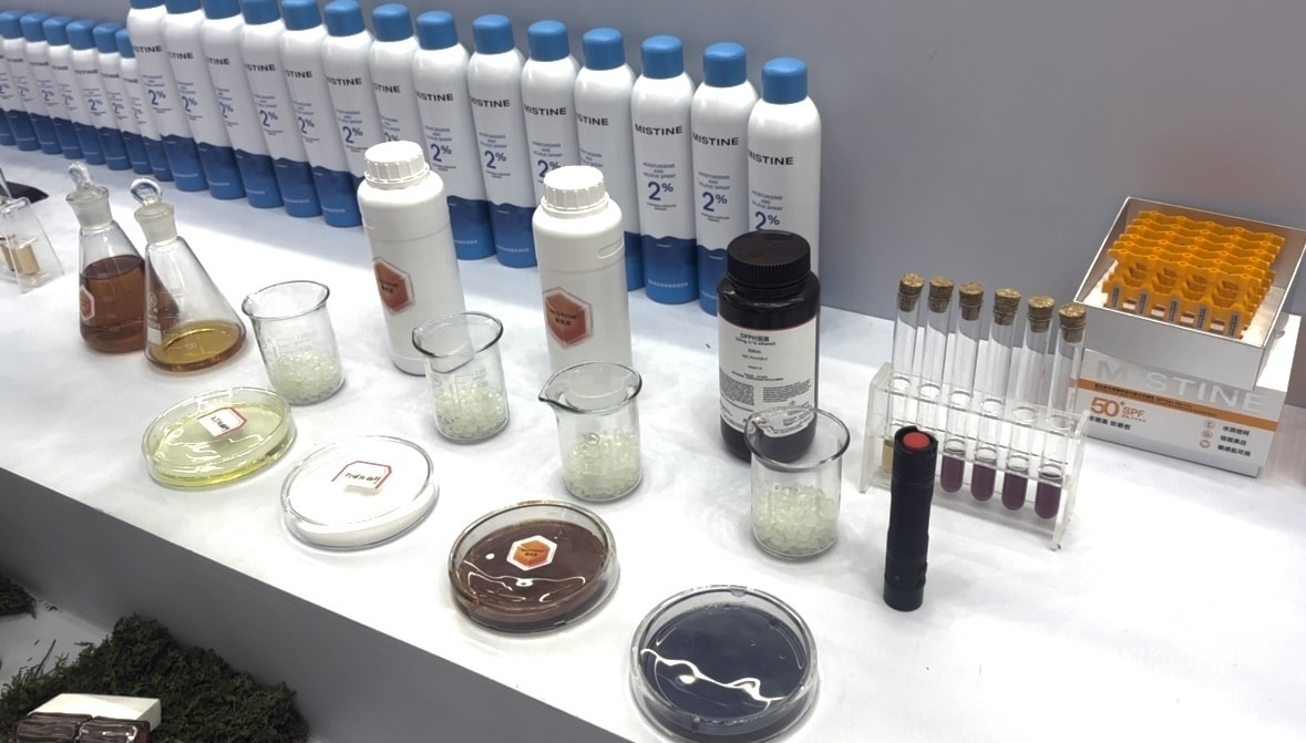 马应龙也做「防晒」，从价格到技术⋯⋯药企、美妆企业混战百亿元级赛道