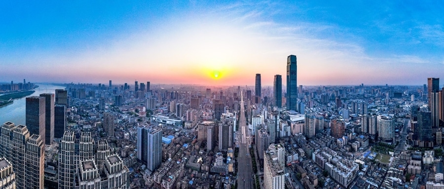 中部大省，拼命「抢人」