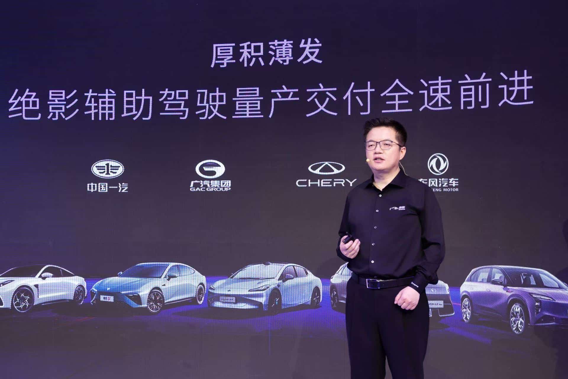 对话未来出行 | 商汤绝影CEO王晓刚:汽车是人工智能最好的载体,以世界模型和仿真学习突破特斯拉式数据壁垒