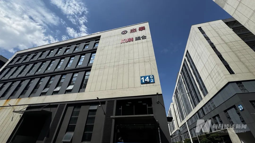 从惶恐、焦虑到「鸡血打满」！广东老板讲述关税战下的40天：「这一次，规则就不全由美国人定了！」