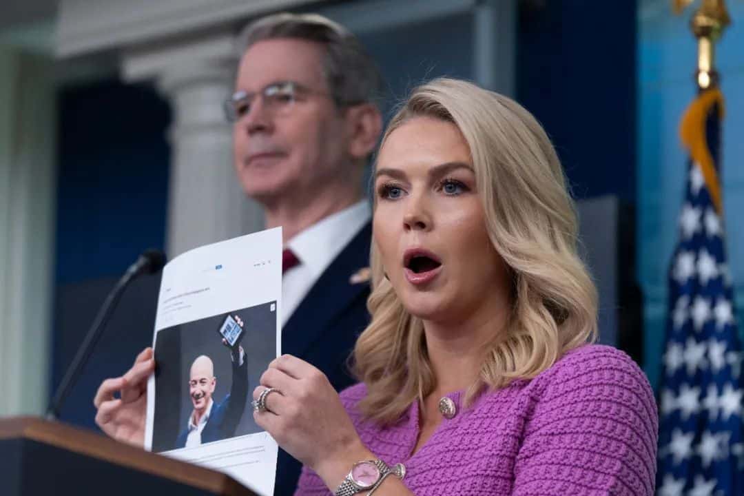 亚马逊顶不住了，将展示关税价格？白宫怒斥：这是「敌对政治行为」！近1000种商品价格上调，亚马逊CEO：预计成本将转嫁给消费者