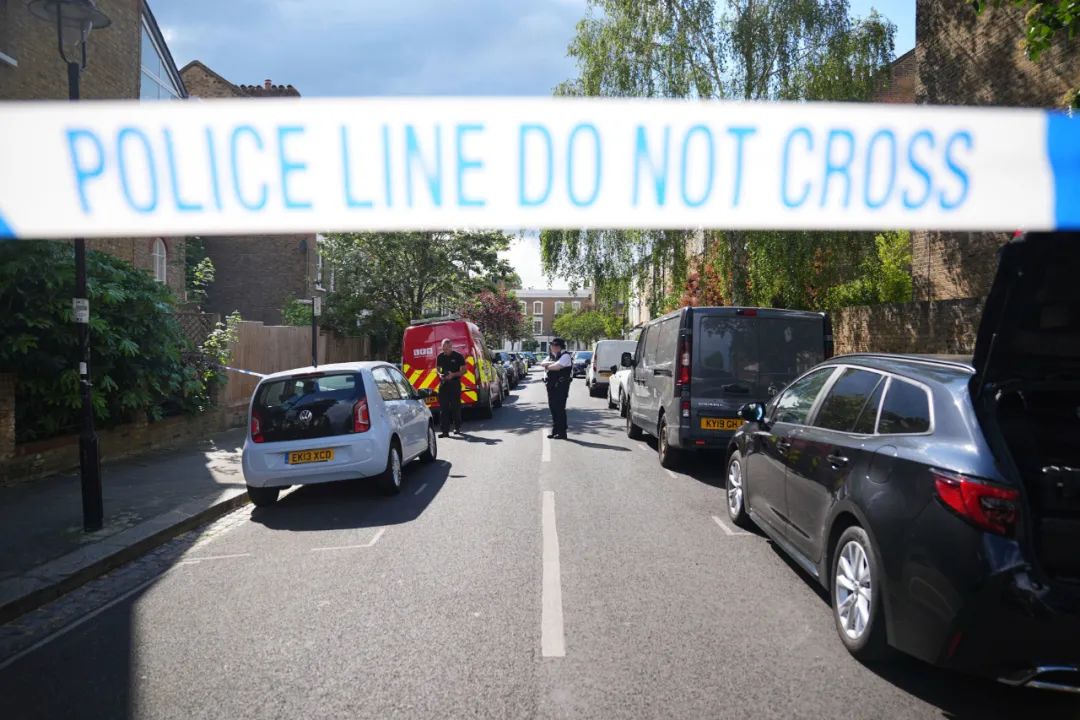 突发！英国首相一处房产起火