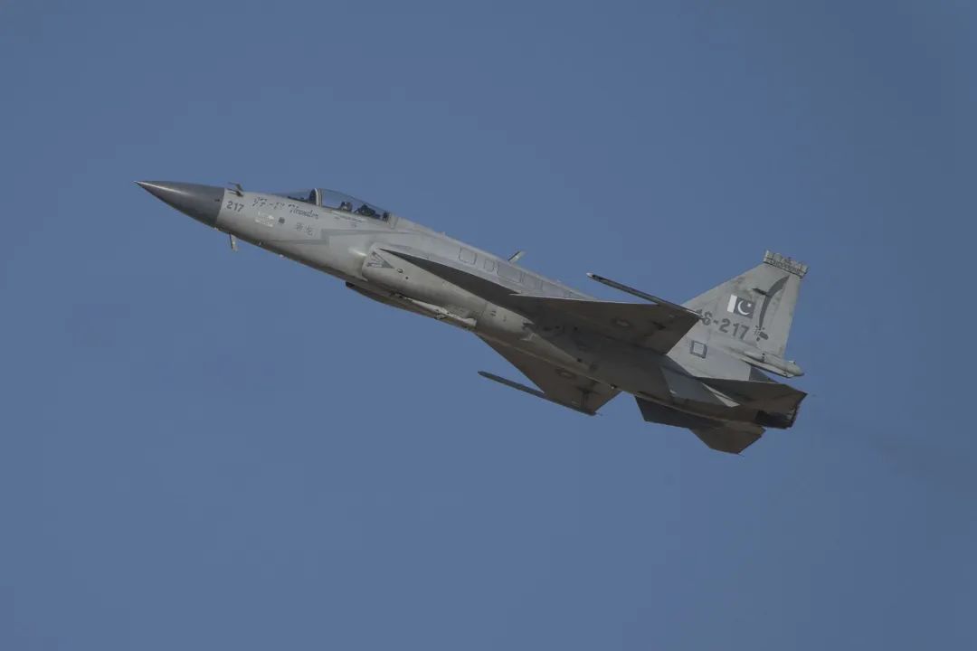 最新!巴方出动「枭龙」战机摧毁印度S-400防空系统,「单套价值15亿美元」!一名印「阵风」战机飞行员被俘!外资狂抛印度国债