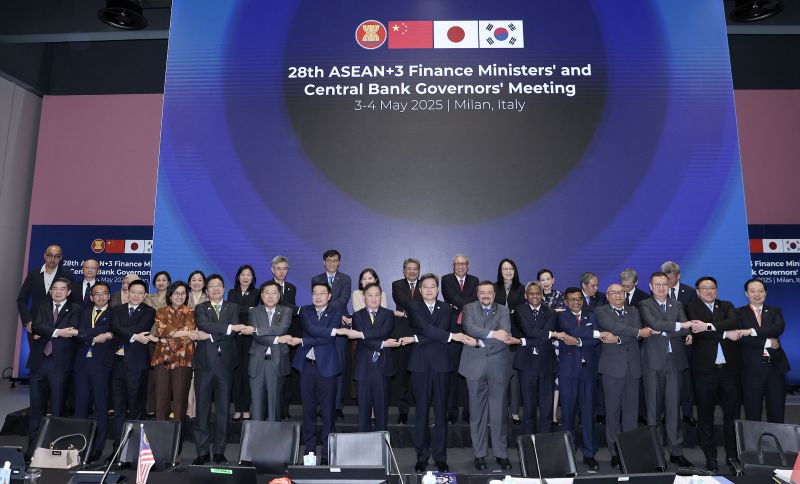 潘功胜出席并主持东盟与中日韩财长和央行行长会