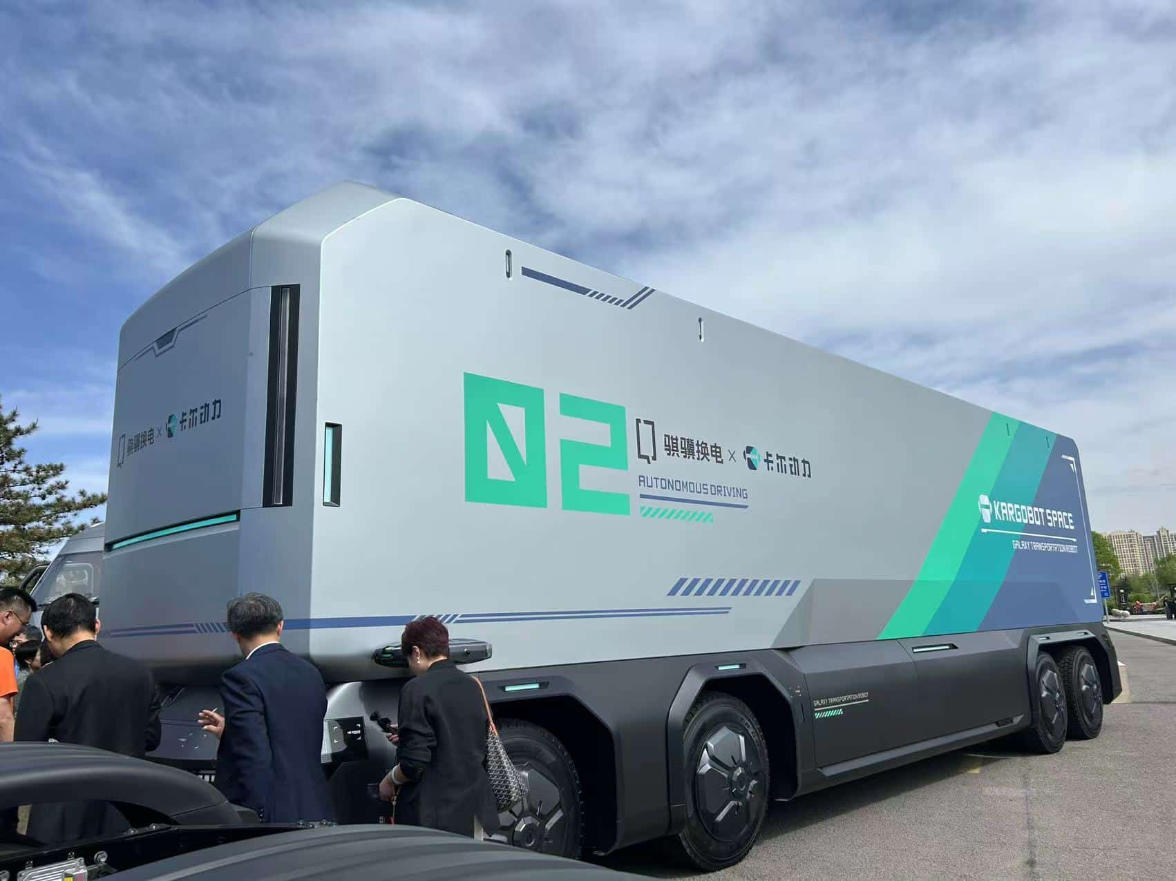 押注重卡换电！宁德时代拟建「八横十纵」换电绿网，曾毓群：重卡新能源渗透率三年内将突破50%