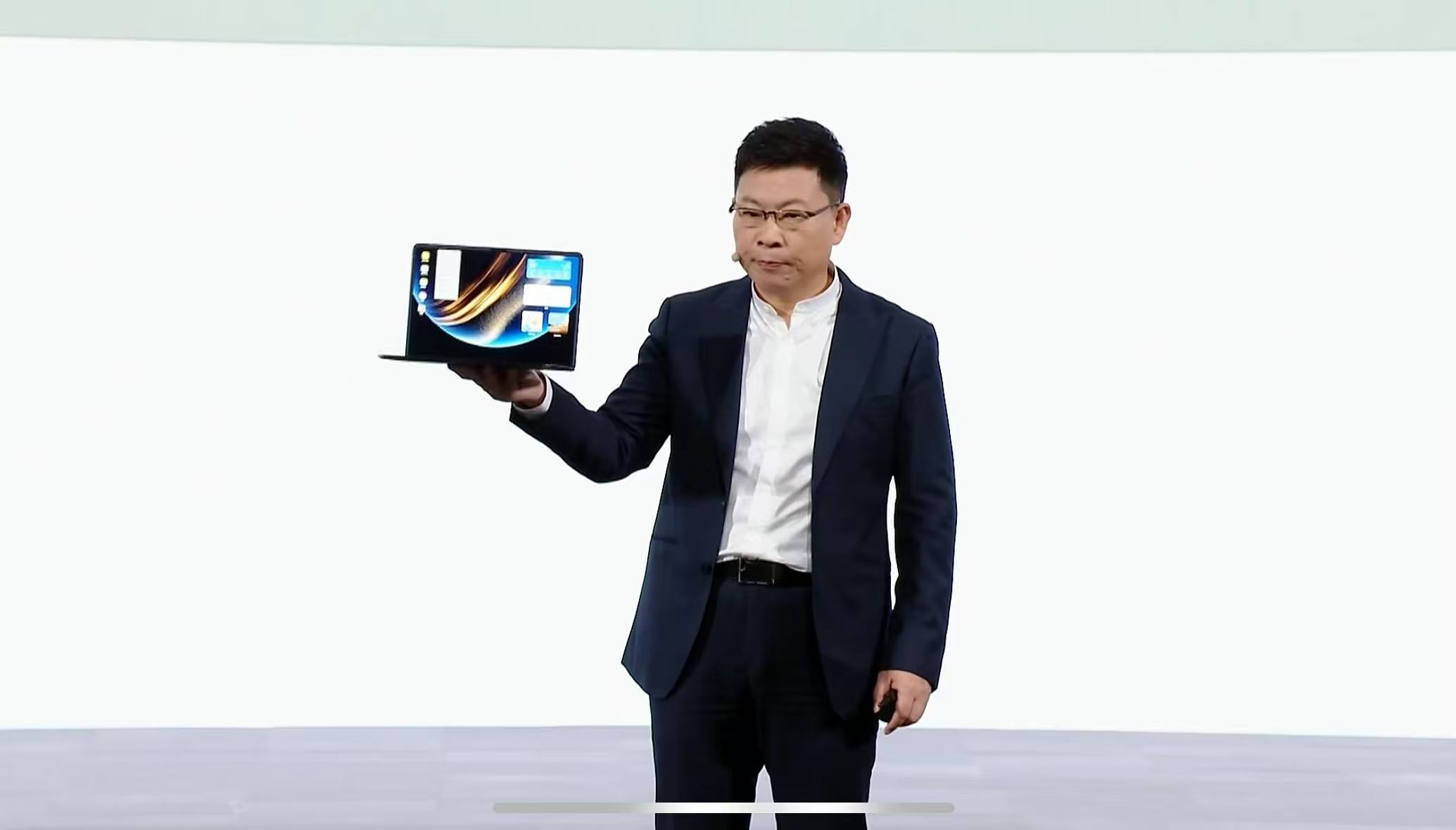 重要突破！华为发布两款鸿蒙电脑！售价分别7999元起、23999元起