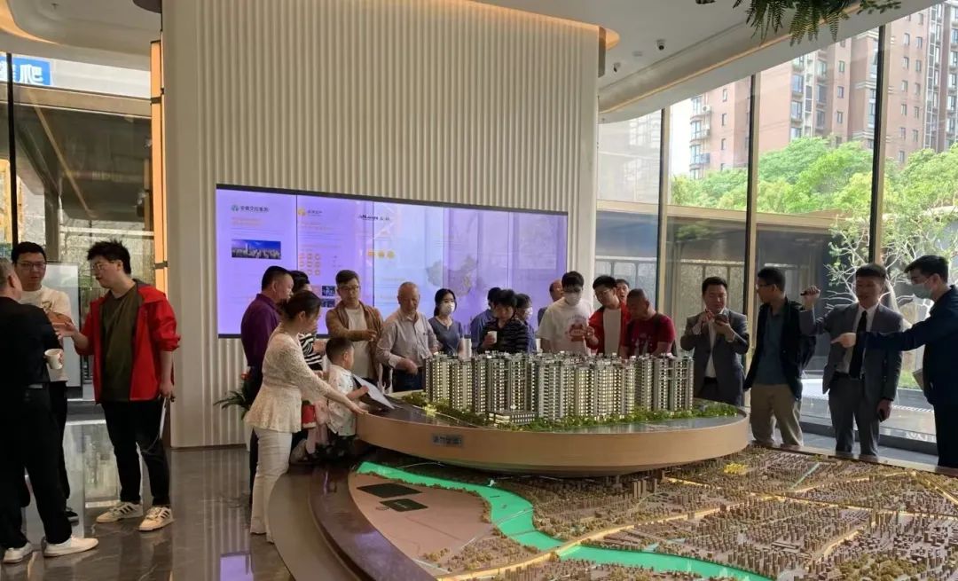 上海楼市「五一」爆火！有楼盘售楼处人多到限流，还有项目临时加推一栋楼……专家：大家对「好房子」的需求潜力很大