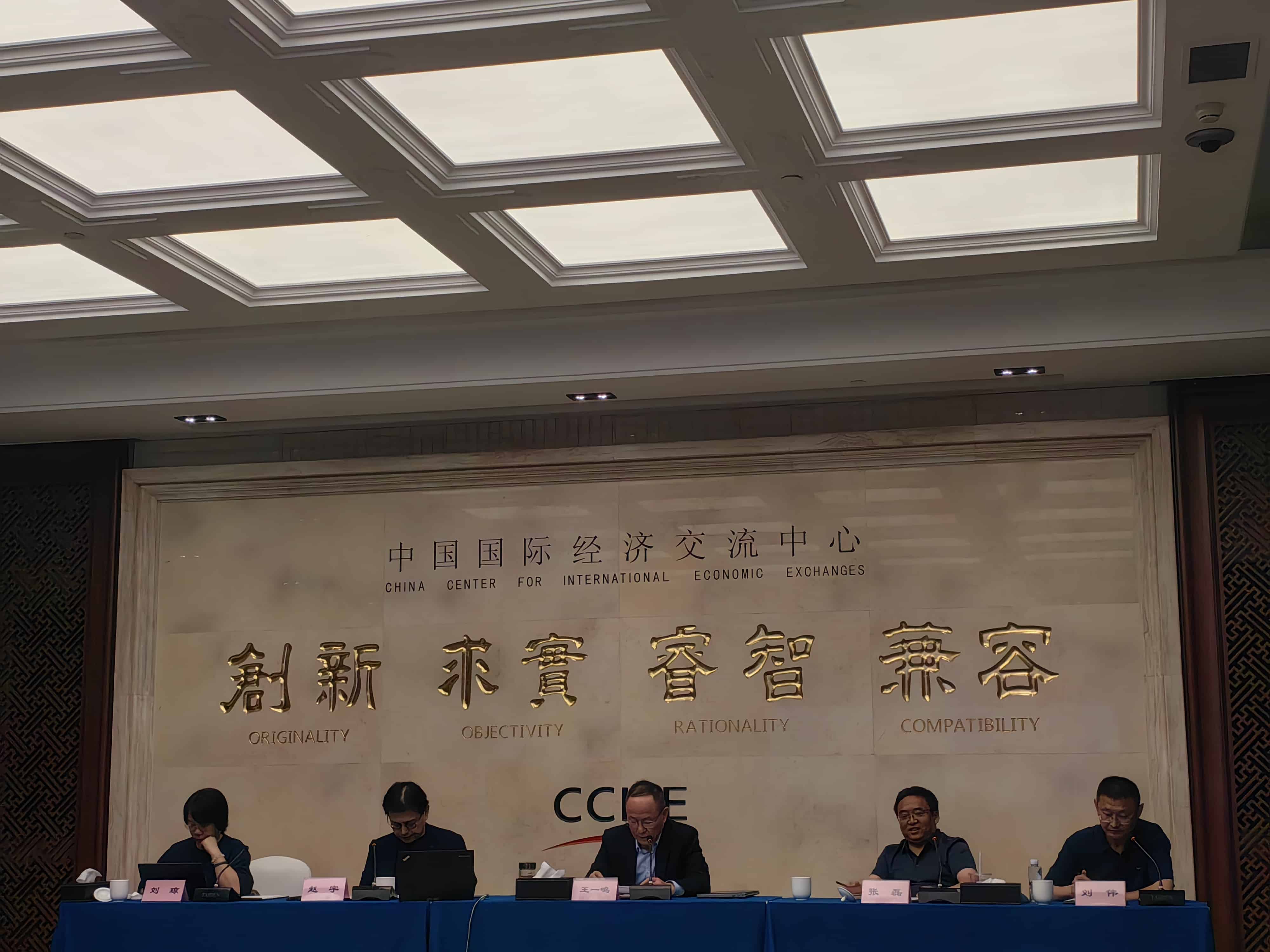 AI会催生哪些新职业？人形机器人当前能否量产、会不会照护老人？专家这样回应每经⋯⋯