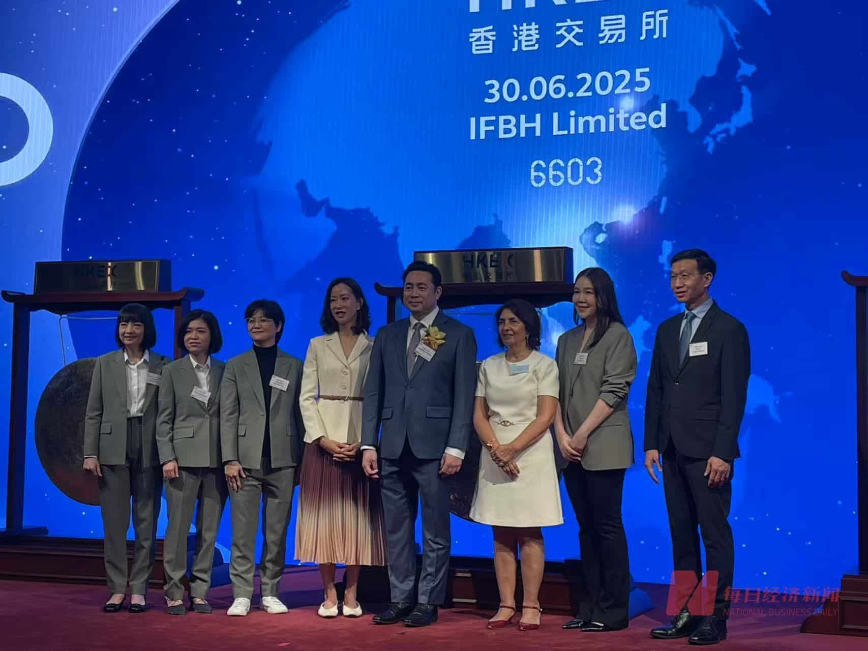 if椰子水母公司港交所上市首日收涨42%，泰国「富二代」创始人上台敲锣  中国内地市场贡献超九成收益