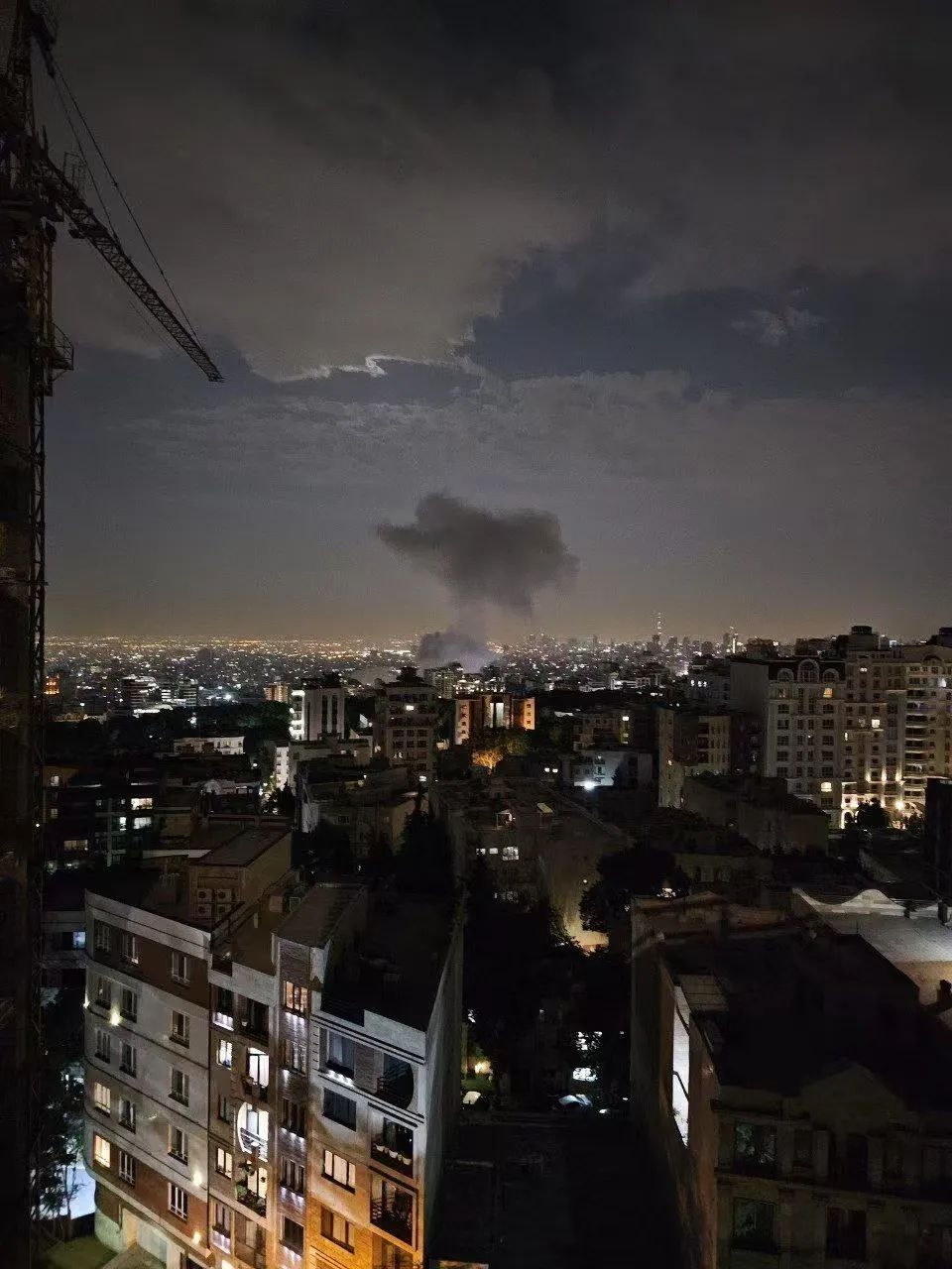 突发！以色列对伊朗发动打击，德黑兰听到连续爆炸声！国际油价飙升，美股股指期货跳水！美国此前称不会参与对伊朗的打击