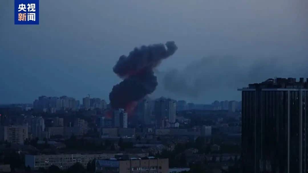 俄军多线进攻，乌总司令：前线形势严峻！特朗普：乌方给了普京轰炸的理由！美将援乌装备调至中东，泽连斯基将见特朗普