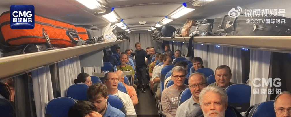 俄罗斯从伊朗撤侨，领事服务暂停！以防长：德黑兰居民将付出代价！航班取消，约4万游客滞留以色列