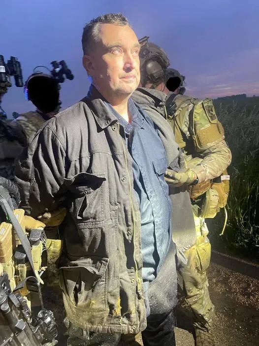 震惊全美！假扮警员枪杀议员夫妇，枪伤另一对议员夫妇，凶手刚刚被抓，多名政界人士在其名单上！特朗普：绝不容忍