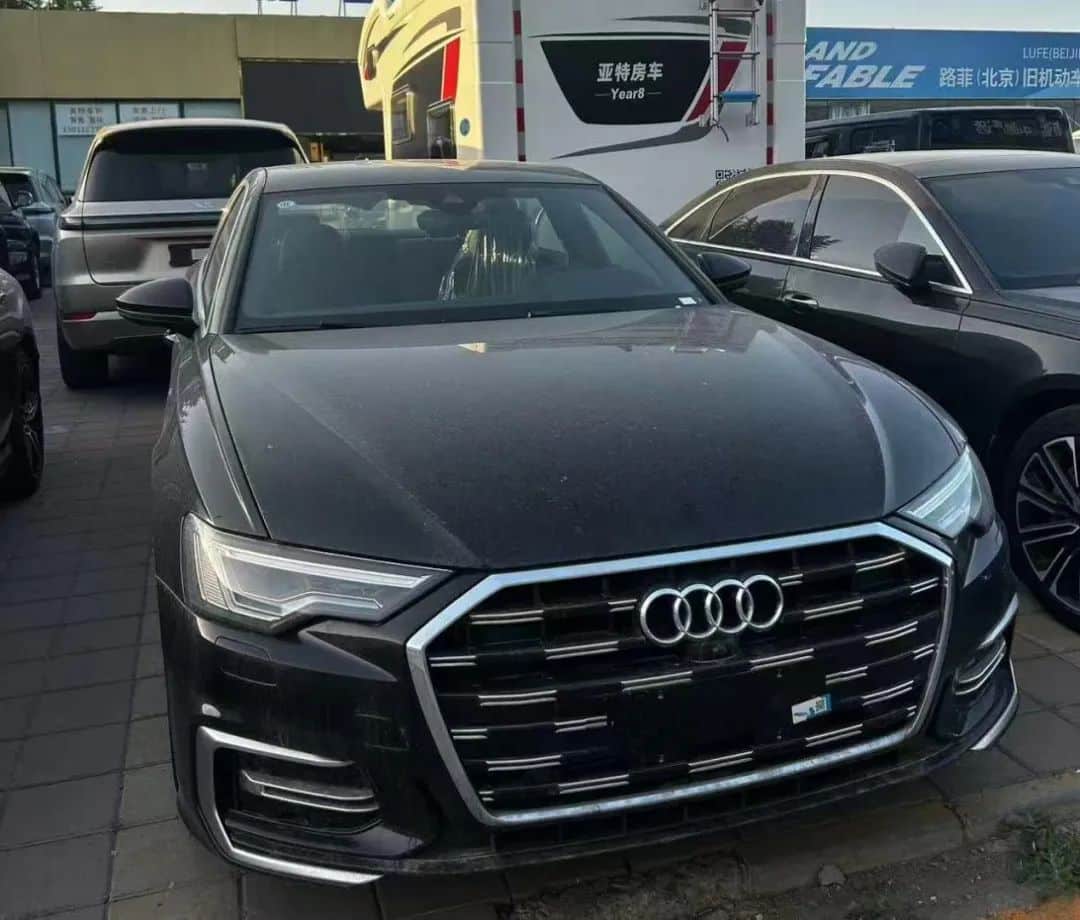 新车当二手车卖！揭秘「0公里二手车」背后灰色产业链：主机厂清库、4S店冲量、出口车商跨境套利