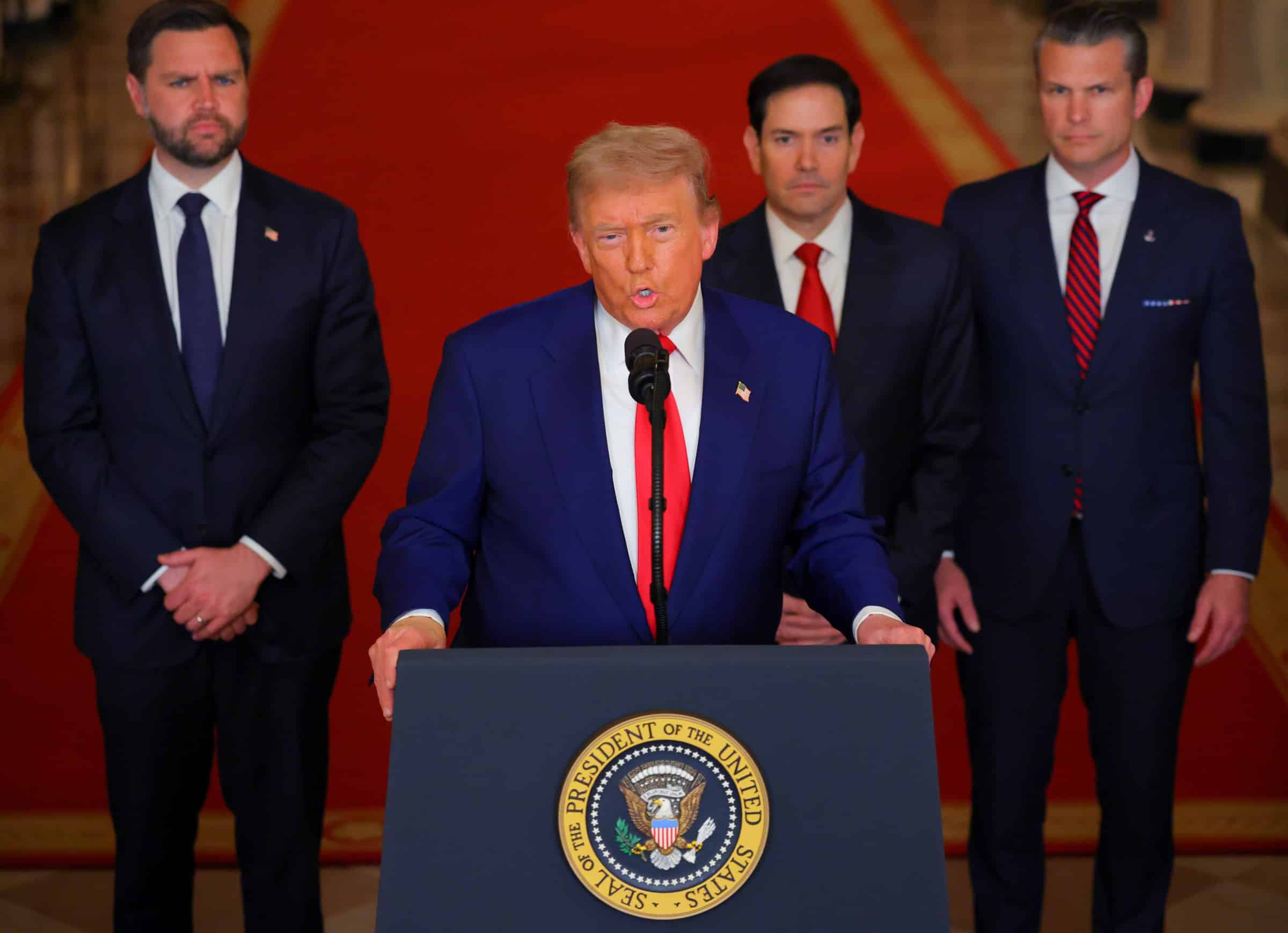 以色列升级全国戒备状态！特朗普发表讲话：伊朗核设施「已被彻底摧毁」！伊朗：美军中东军事基地人员都是合法打击目标