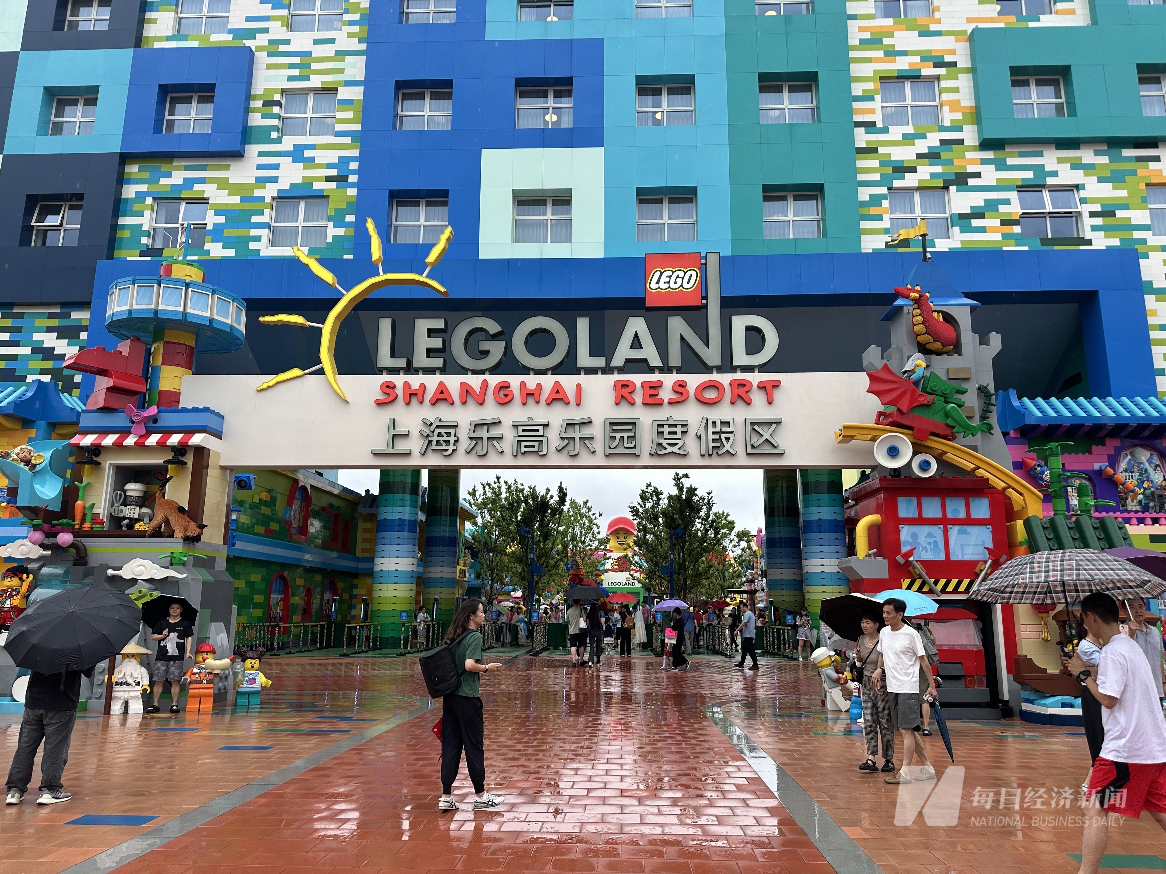 未开园就引资本狂欢！上海乐高乐园抢滩亲子市场，高票价能否撬动「多孩经济」？