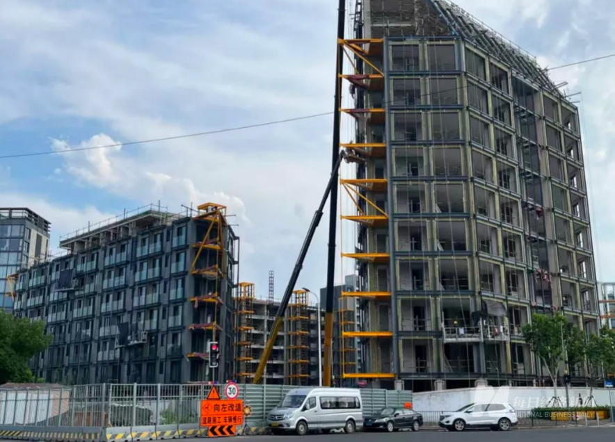 「三角阳台」卖点成槽点？备案均价13万元/平方米，号称顶级设计大师作品的上海江景豪宅，刚宣布交房就遭业主拒收，开发商回应