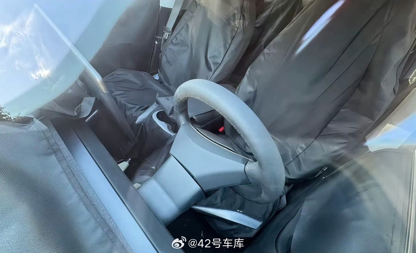 「廉价版」Model Y 内饰曝光？ 特斯拉高管：公司正处在战略突破关键期