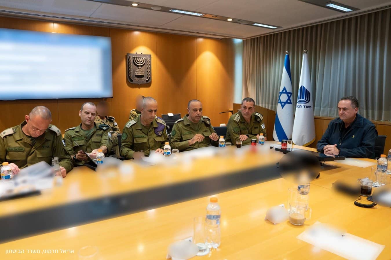 火药桶再点燃？以防长、特朗普暗示不排除再次对伊朗发动袭击的可能性！伊朗曾警告以色列，若再袭击，不会设红线