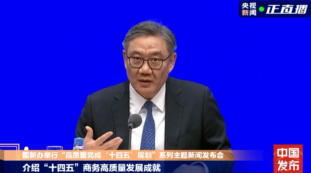 商务部：去年我国社会消费品零售总额48.3万亿元，从实际购买力看，相当于美国的1.6倍