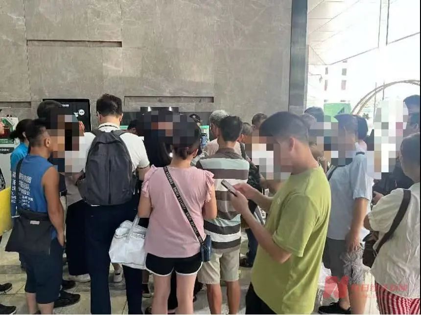 太突然！成立24年的知名品牌宣布「资不抵债，停止经营」！员工当天还在正常直播，公司总部大门紧闭，有项目经理：没想到还没结算就出事