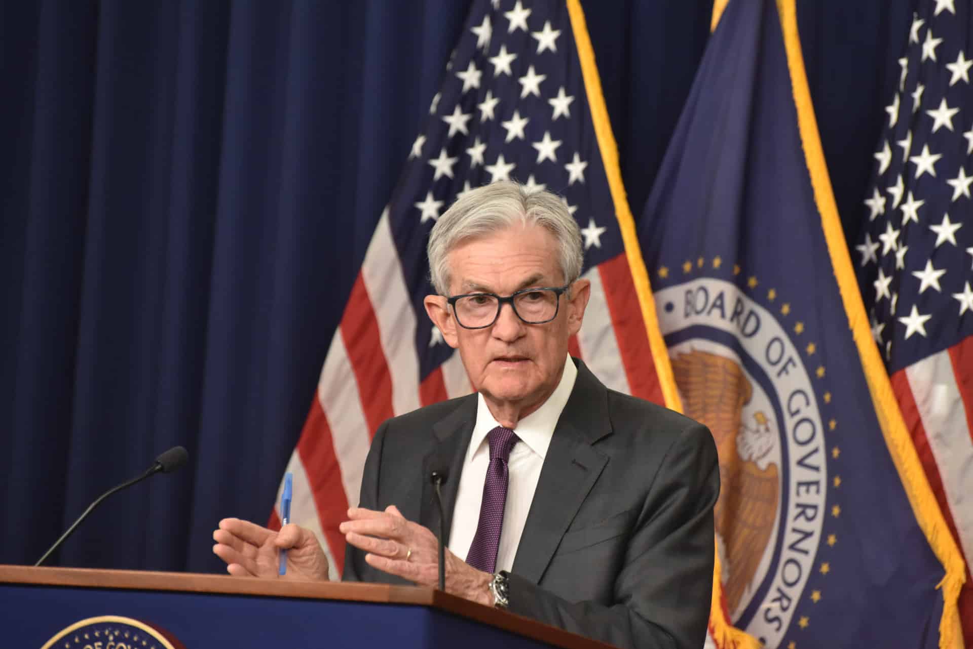 「他对国家非常不利」！特朗普再提让鲍威尔辞职，白宫顾问：总统有权解雇他！