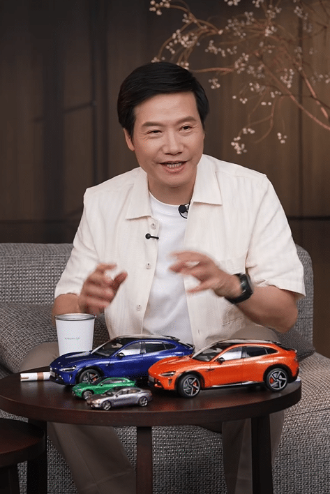 「个别车企销售诋毁歪曲，大可不必」！雷军时隔3个月再直播，回应一切！「YU7车主，平均33岁，女性占比30%，超一半用苹果手机」
