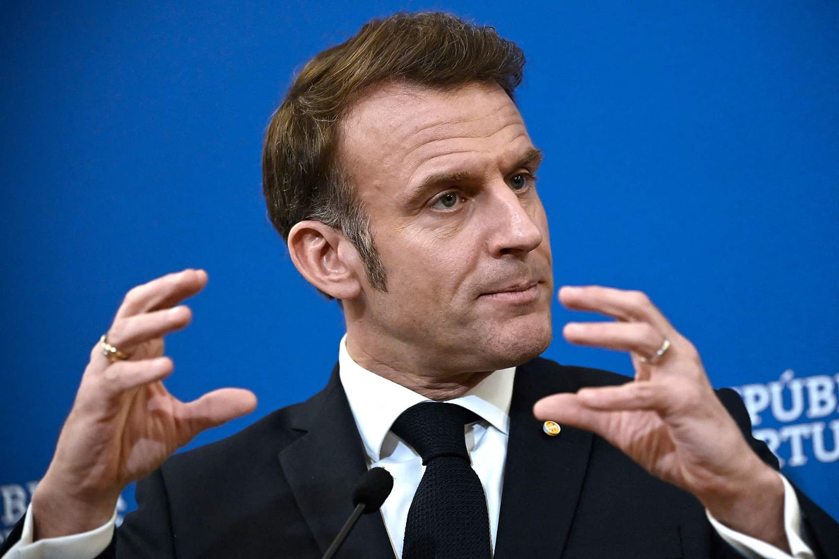 泽连斯基与马克龙通话！​欧盟批准对俄新制裁，俄方：已免疫！美媒：乌采购「数万架」拦截器应对俄无人机