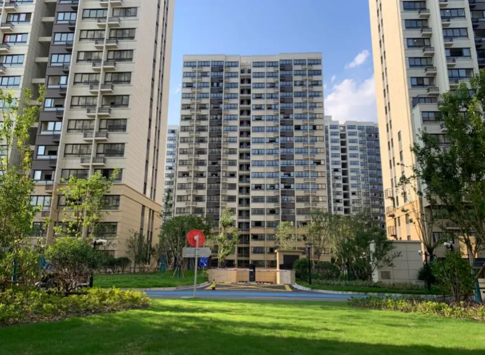 上海最大原拆原建小区回搬半月：月租炒到约3000元，有房源挂牌价超5.9万元/平方米！房东们开始高价卖房，律师：这种房交易风险大