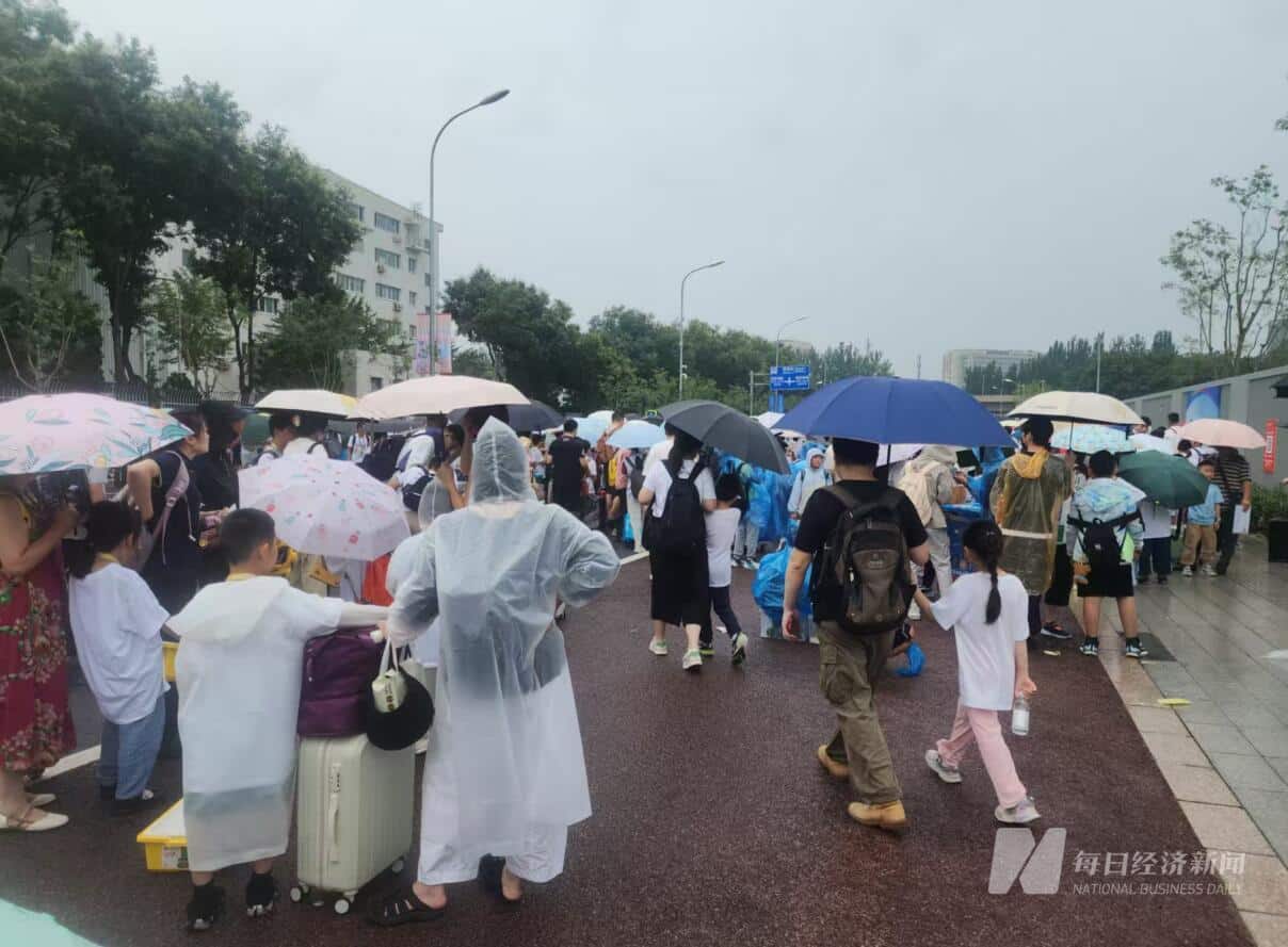 2025世界机器人大会今日开幕 现场火爆